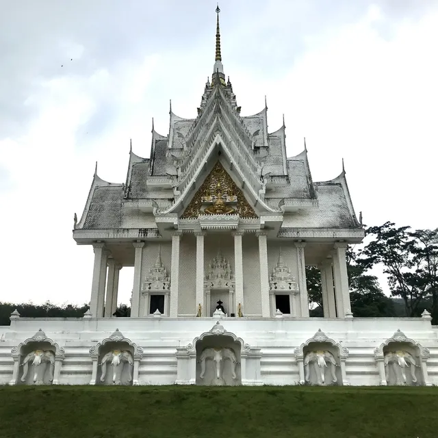 วัดเขาเหล็ก